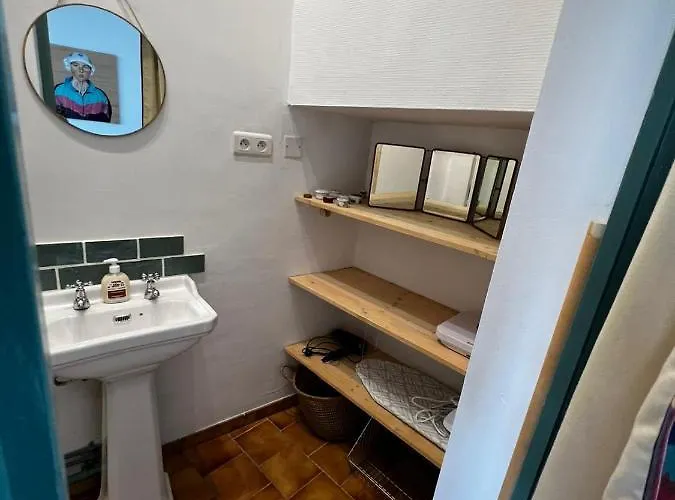 Appartement Au Calme Terrasse Privee Place De Parking Securisee *